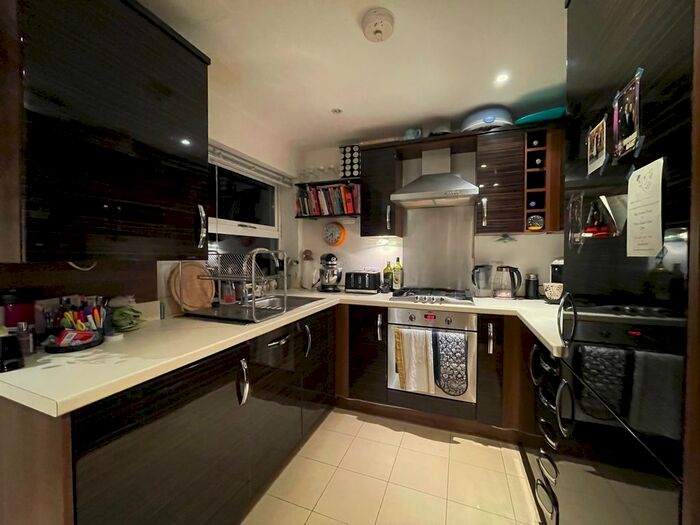 2 Bedroom Flat To Rent In Skyline Mews, High Wycombe, HP12