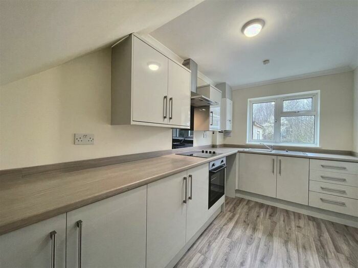 3 Bedroom Semi-Detached House To Rent In Treetown Crescent, Treeton, Rotherham, S60