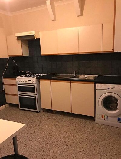 2 Bedroom Flat To Rent In Kettlebaston Road, Waltham Forest, London, Greater London, E10