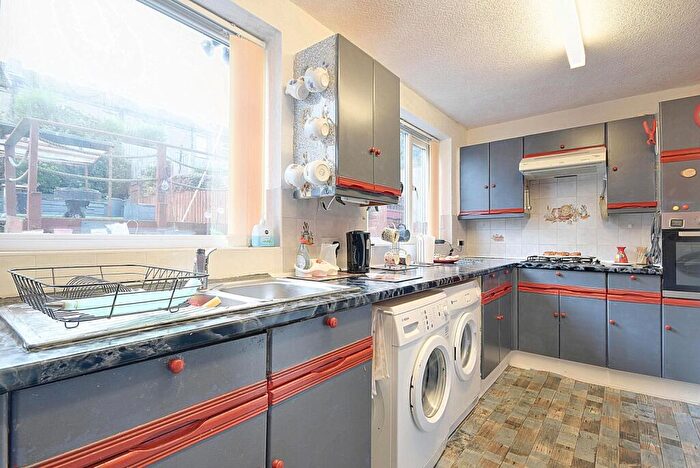 3 Bedroom End Of Terrace House For Sale In Lee Street, Brighouse, HD6