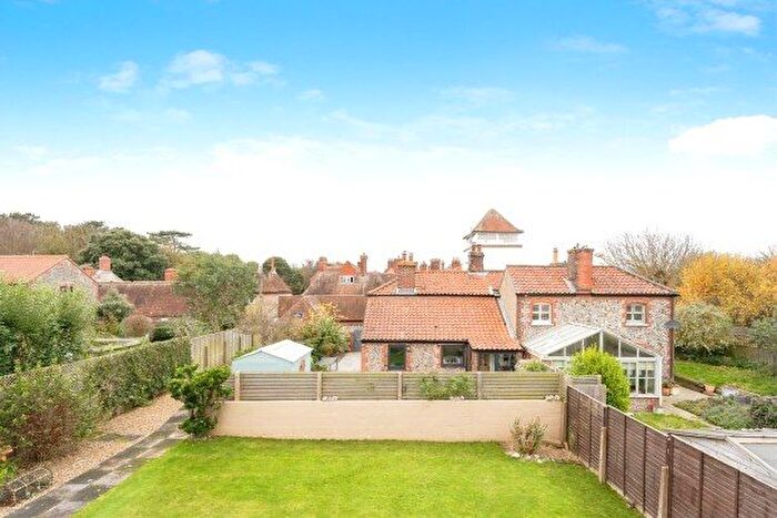 4 Bedroom Property To Rent In Cliff Road, Cromer, NR27