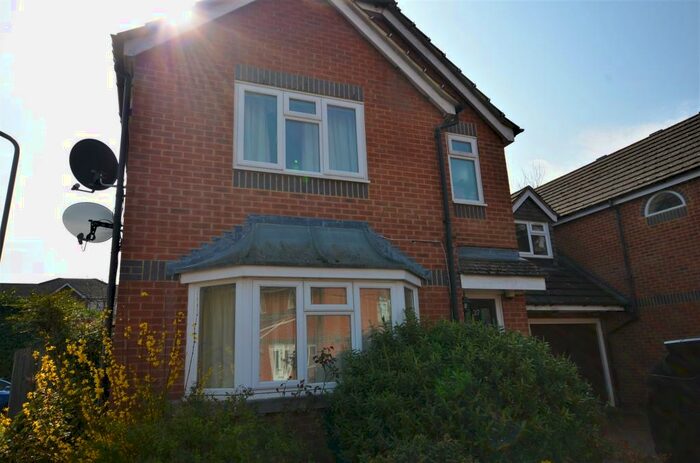 4 Bedroom Link Detached House To Rent In Coalmans Way, Burnham, SL1
