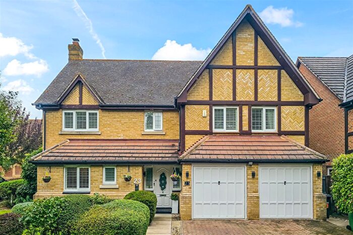 5 Bedroom Detached House For Sale In Gladding Road, West Cheshunt, EN7