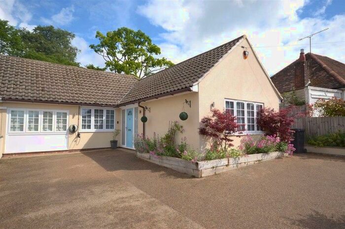 4 Bedroom Bungalow To Rent In Grove Avenue, Harpenden, AL5