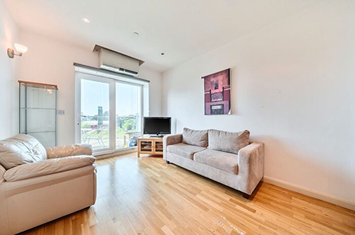 2 Bedroom Flat To Rent In Cavalier House, - Uxbridge Road, Ealing, W5