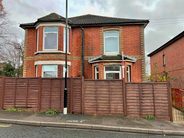 2 Bedroom Maisonette To Rent In St. Annes Road, Southampton SO19