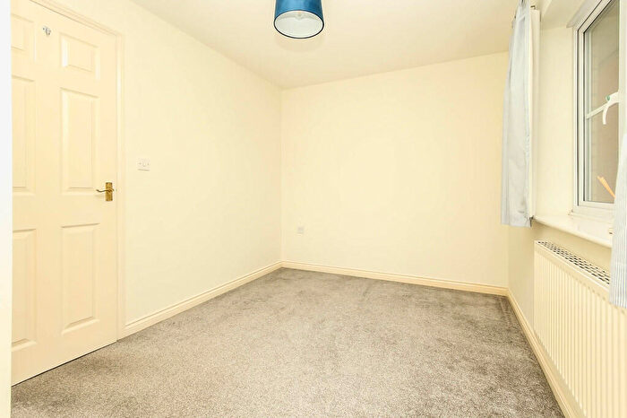 2 Bedroom End Of Terrace House For Sale In Abbots Close, Kettering, NN15