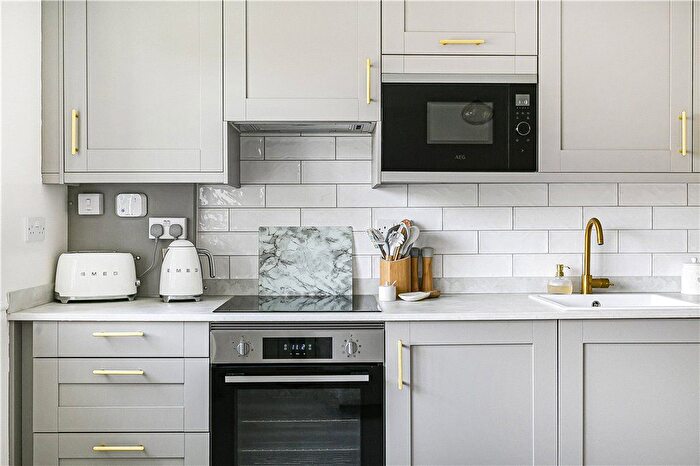 1 Bedroom Flat For Sale In Ferndale Road, Ashford, Surrey, TW15