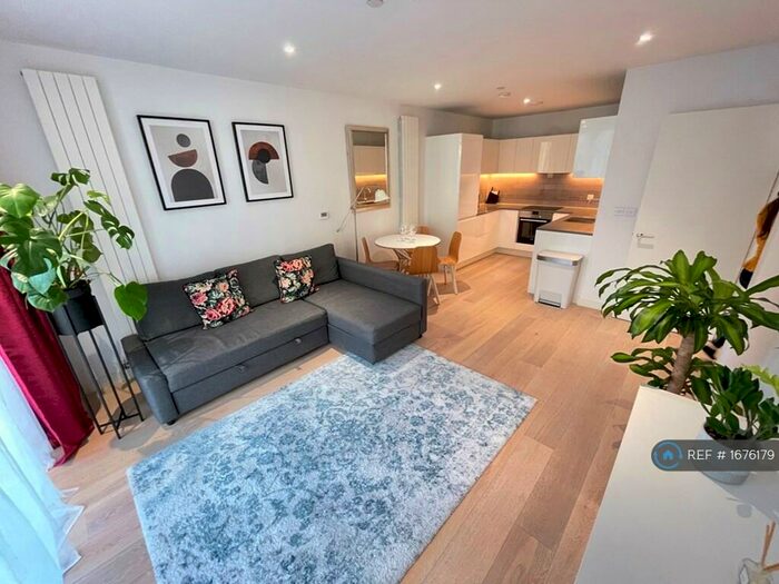 1 Bedroom Flat To Rent In Cunningham Avenue, London, E16