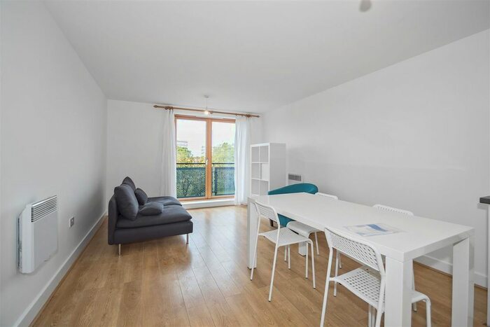 2 Bedroom Flat To Rent In Roundwood Court, Meath Crescent, Bethnal Green, E2