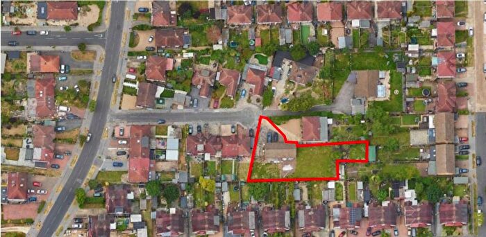 3 Bedroom Detached Bungalow For Sale In Oak Way, Croydon, CR0