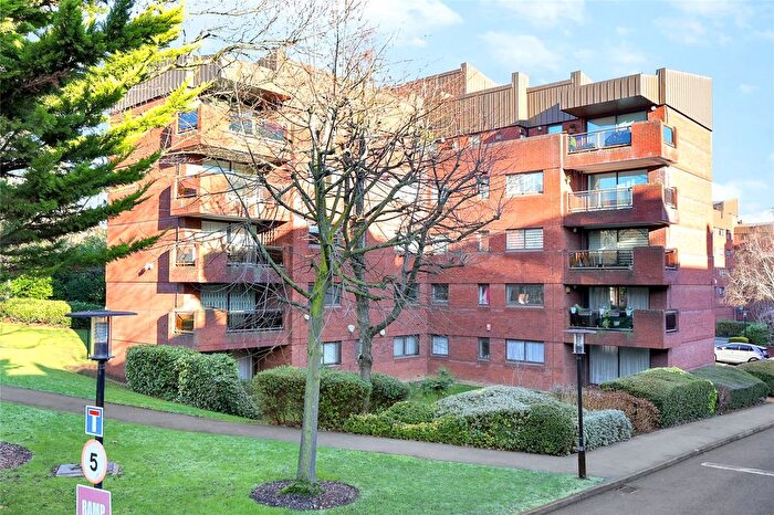 2 Bedroom Flat To Rent In Spencer Close, Finchley, London, N3