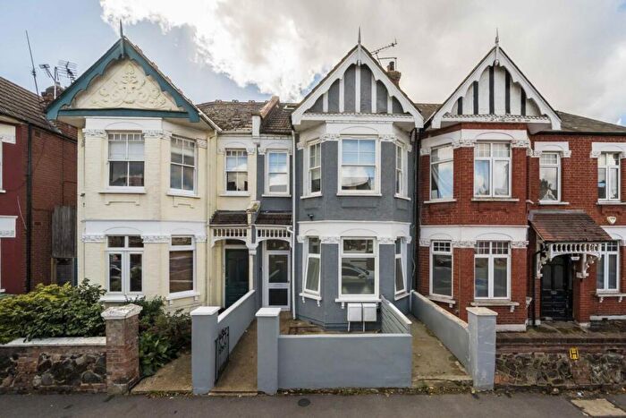 2 Bedroom Flat For Sale In Olive Road, Cricklewood, NW2