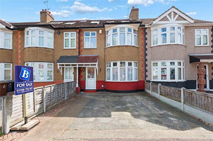 4 Bedroom Terraced House For Sale In Rose Glen, Romford, RM7