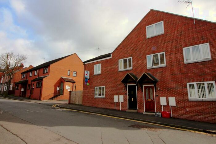 2 Bedroom End Of Terrace House To Rent In Victoria Street, Warwick, CV34