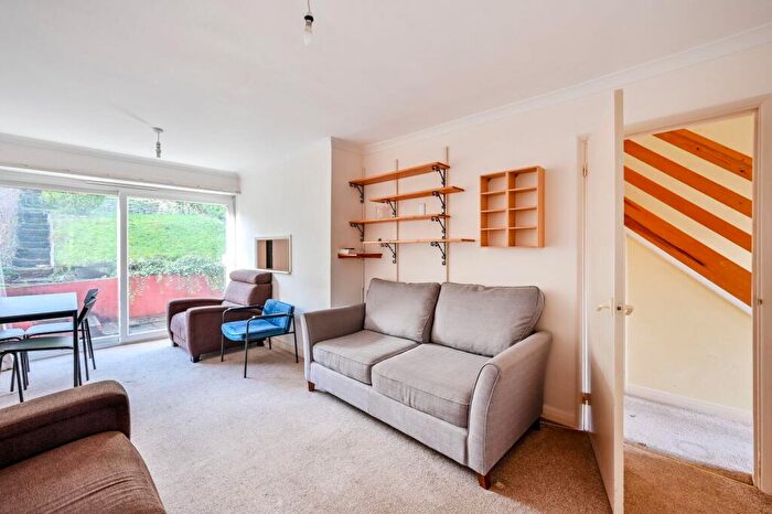 4 Bedroom Terraced House To Rent In Guildford Park Avenue, Guildford, GU2