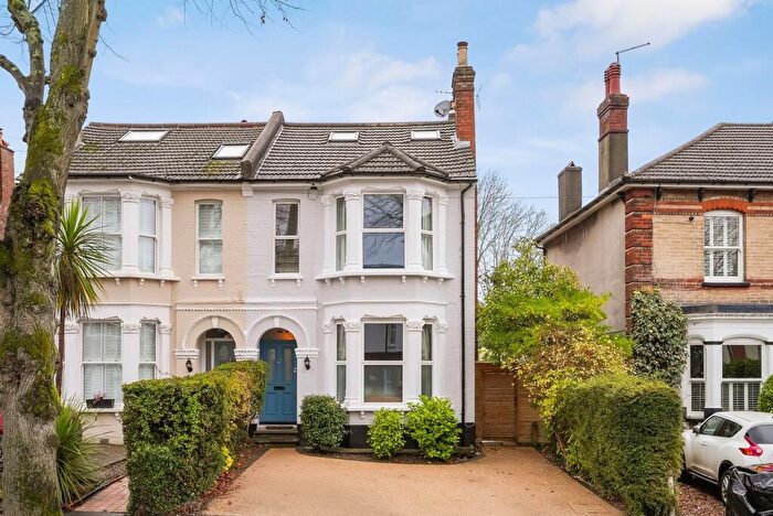 5 Bedroom Semi-Detached House To Rent In The Crescent, Belmont, SM2