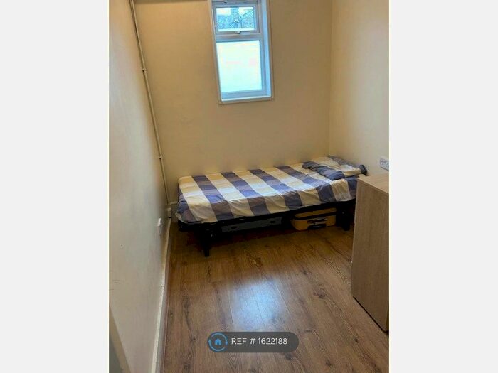 Studio To Rent In St. Pauls Road, London, N17