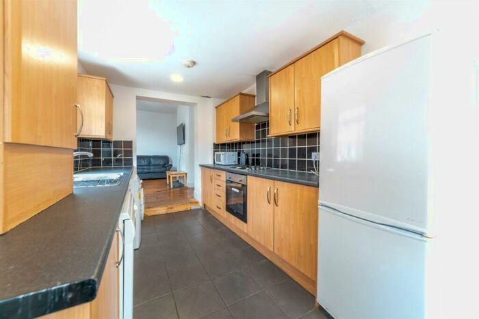 5 Bedroom Maisonette To Rent In £pppw - Sandyford Road, Sandyford, NE2