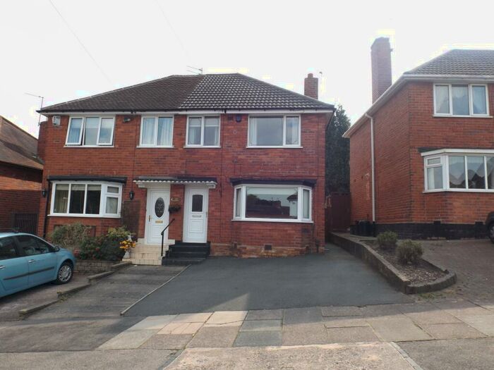 3 Bedroom House To Rent In Holmesfield Road, Great Barr, B42