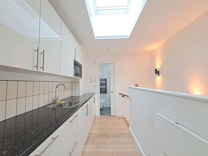 Studio To Rent In Balham High Road, London, SW12