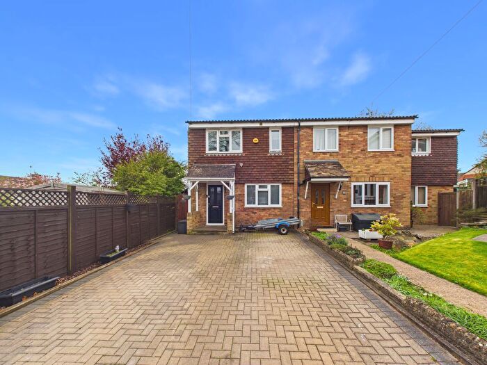 3 Bedroom Semi Detached House For Sale In Hillview, Saunderton, High Wycombe, Buckinghamshire, HP14