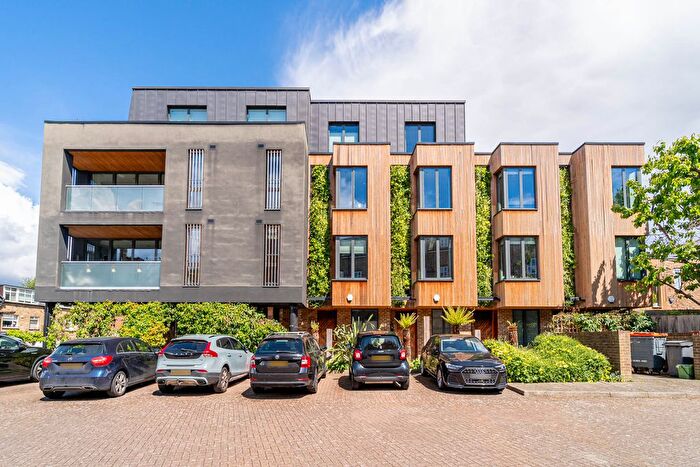 4 Bedroom Town House To Rent In Eden House, New Road, Crouch End, N8