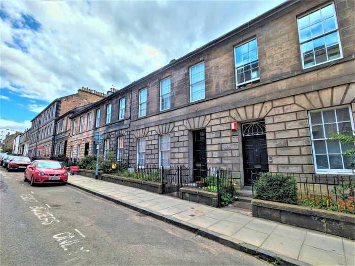 2 Bedroom Flat To Rent In Grove Street, Haymarket, Edinburgh, EH3
