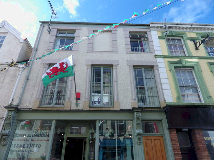 2 Bedroom Apartment To Rent In High Street, Caernarfon, Gwynedd, LL55