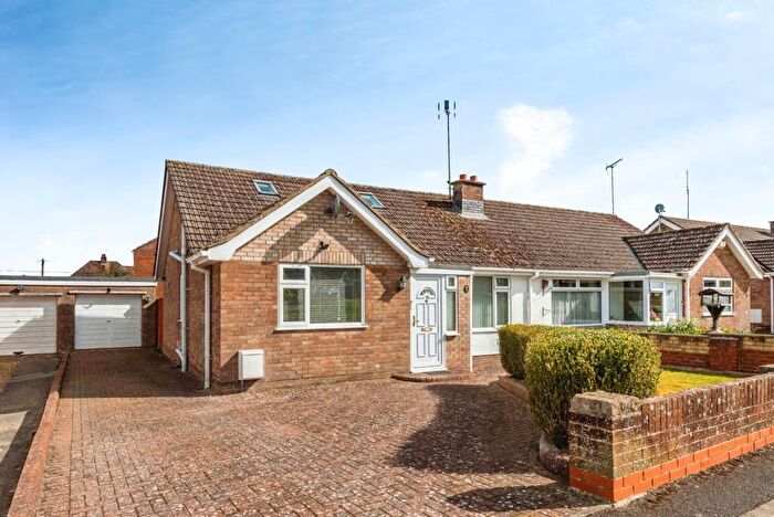 2 Bedroom Bungalow For Sale In Canney Close, Chiseldon, Swindon, Wiltshire, SN4