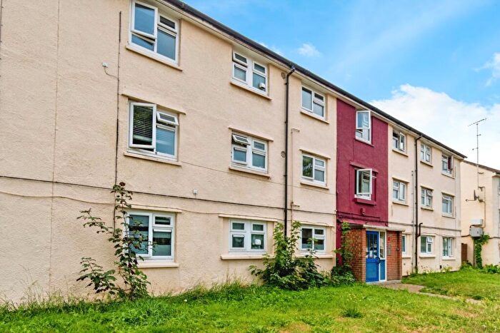 2 Bedroom Flat For Sale In Chiltern Green, Southampton, Hampshire, SO16