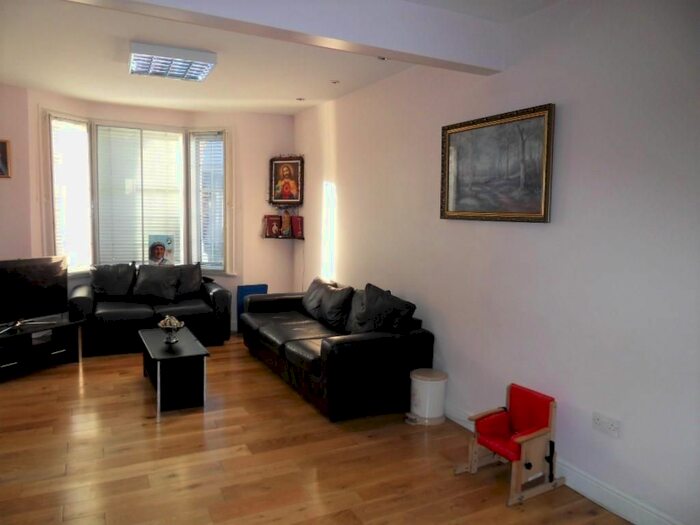 3 Bedroom Terraced House To Rent In Standard Road, Hounslow, TW4