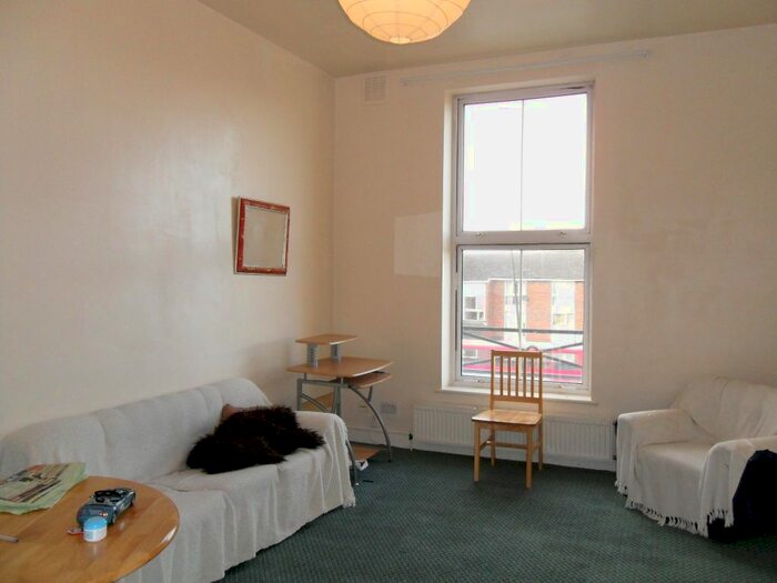 3 Bedroom Flat To Rent In Romford Road, Manor Park, E12