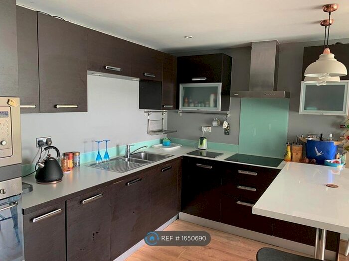 2 Bedroom Flat To Rent In Windward Court, London, E16