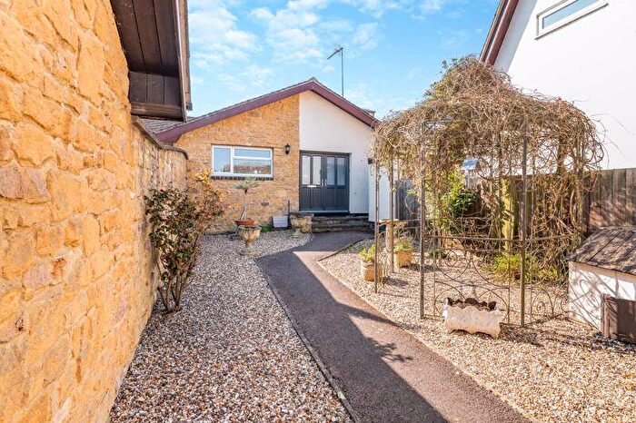 3 Bedroom Detached Bungalow For Sale In Glebe Rise, Kings Sutton, OX17