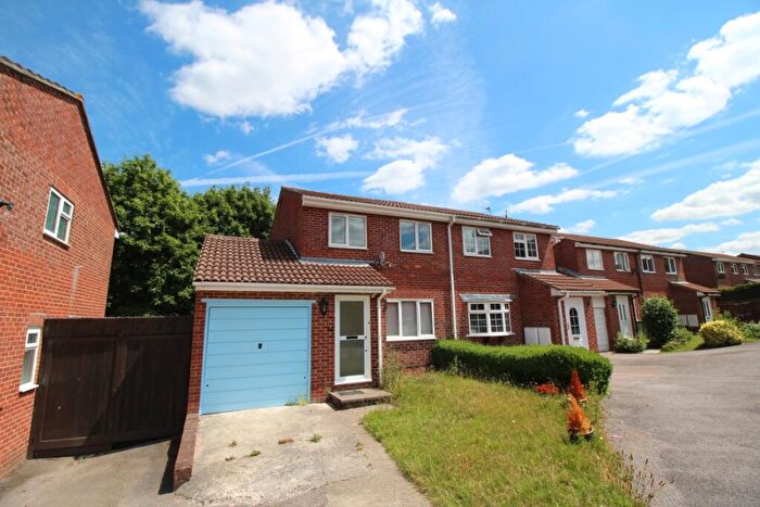 3 Bedroom Detached House To Rent In Ellington Drive, Basingstoke, Hampshire, RG22