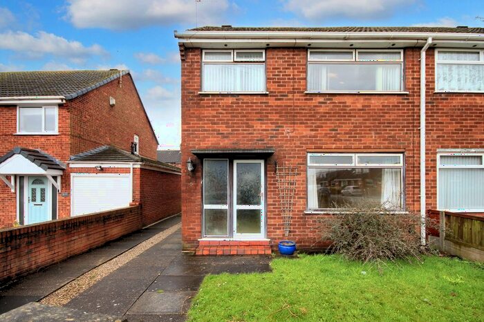 3 Bedroom Semi-Detached House For Sale In Tracy Drive, Newton-Le-Willows, WA12
