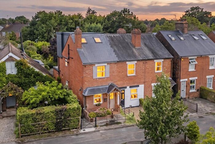 3 Bedroom End Of Terrace House For Sale In Stanley Road, Wokingham, RG40
