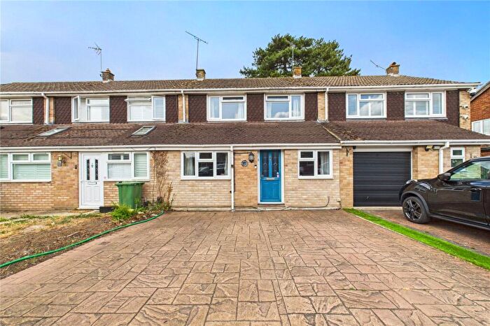 3 Bedroom Terraced House For Sale In Roundhead Road, Theale, Reading, RG7