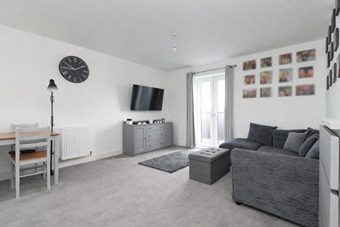 2 Bedroom Flat For Sale In Bayer Street, Margate, Kent, CT9