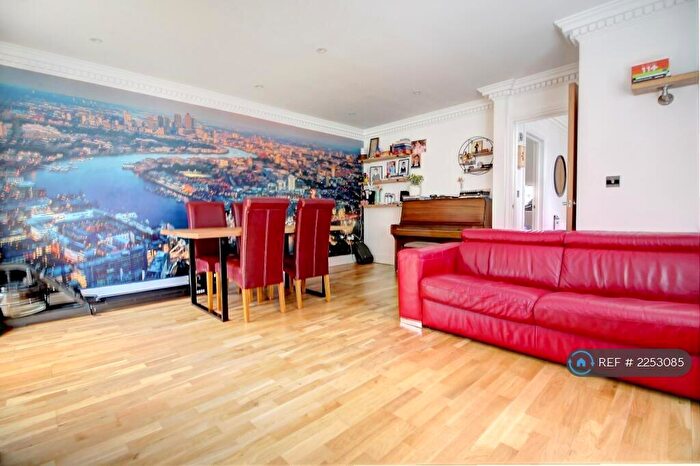 4 Bedroom Semi-Detached House To Rent In The West Hundreds, Fleet, GU51