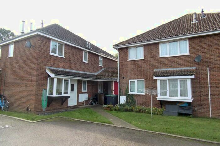 2 Bedroom Cluster House To Rent In Avocet Close, Biggleswade, Bedfordshire, SG18
