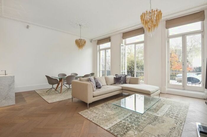 2 Bedroom Flat To Rent In Redcliffe Square, London, SW10