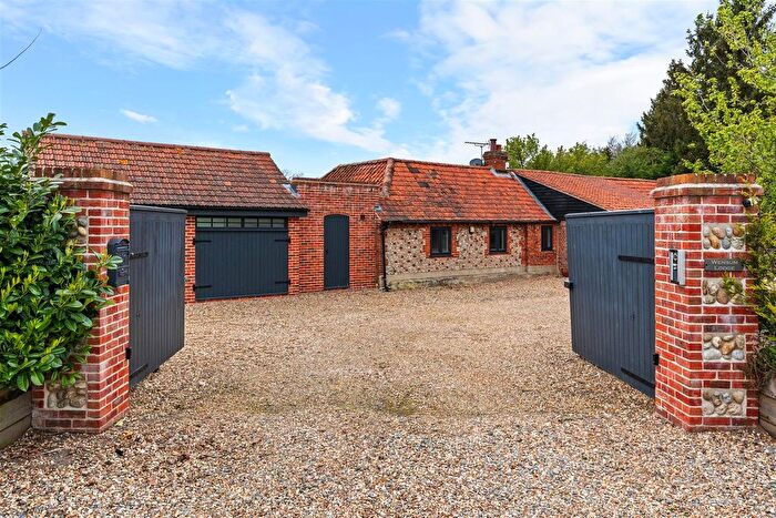 6 Bedroom Barn Conversion For Sale In Lyng, NR9