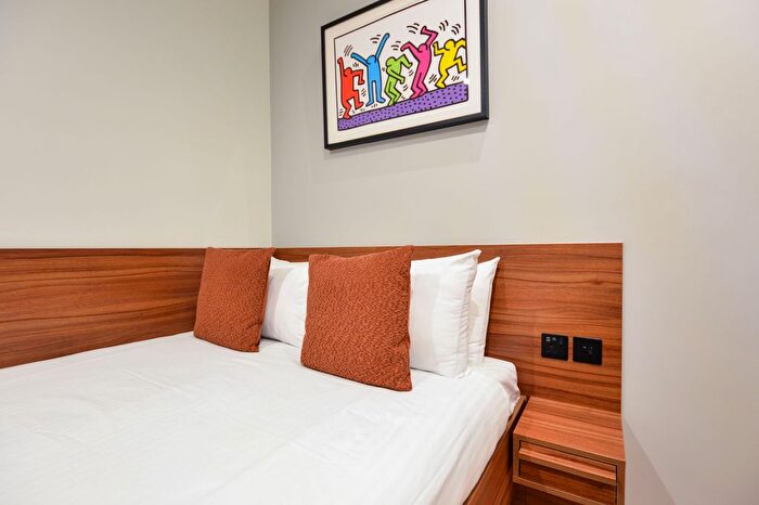 Studio To Rent In Flat Leinster Square, Bayswater, W2