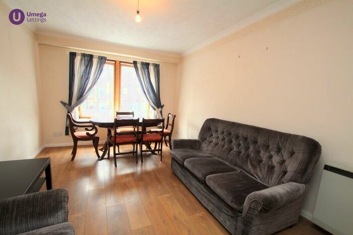 2 Bedroom Flat To Rent In Lochrin Place, Tollcross, Edinburgh, EH3