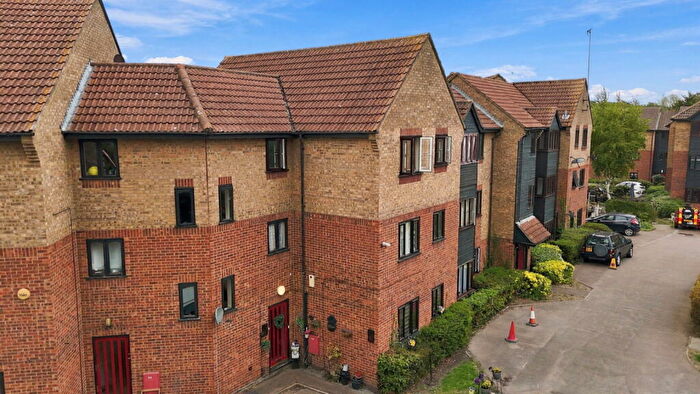 1 Bedroom Flat For Sale In Copperfields, Basildon, SS15
