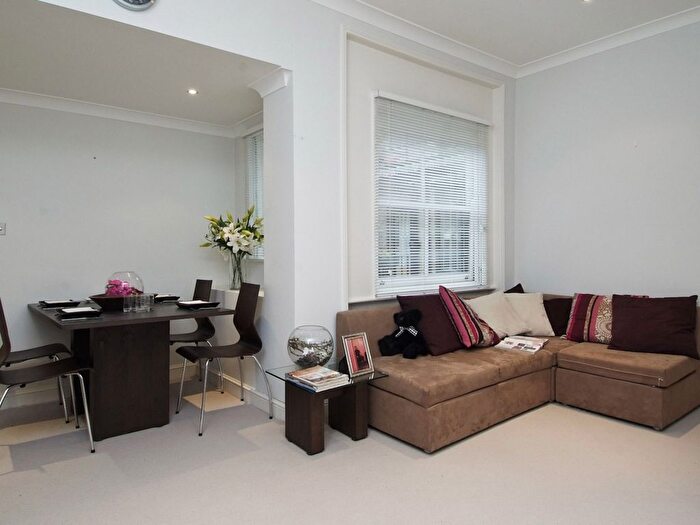 1 Bedroom Flat For Sale In Monmouth Road Westbourne Grove, London, W2