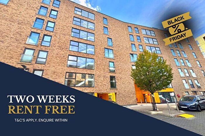 2 Bedroom Apartment To Rent In Lingfield Apartments, Parade Gardens, Chingford, E4