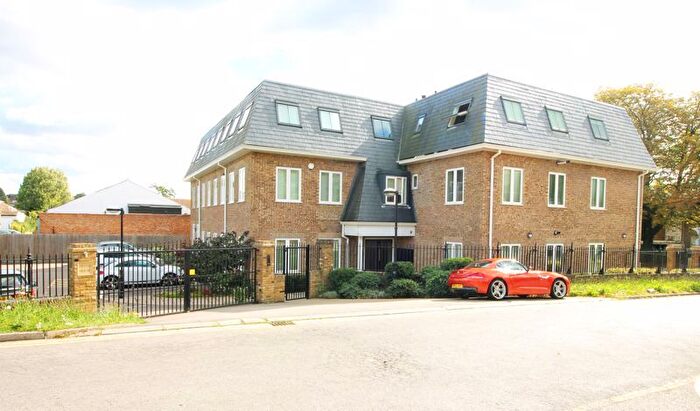 2 Bedroom Flat To Rent In Station Road, Cuffley, EN6